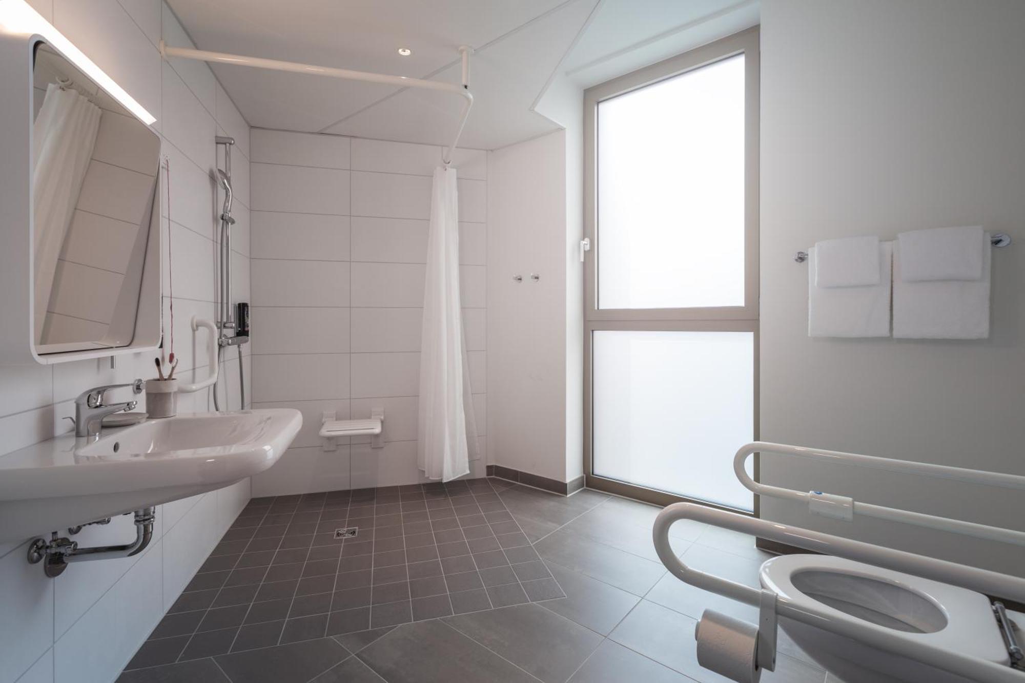 Holiday Inn - The Niu Tab Dusseldorf Main Station By Ihg — Foto 1